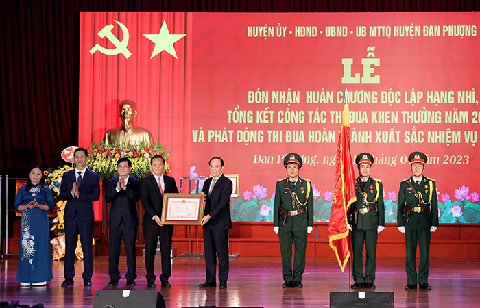 Huyện Đan Phượng đón nhận Huân chương Độc lập hạng Nhì
